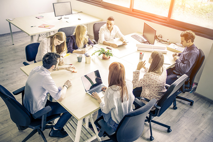 © oneinchpunch www.fotolia.de Unternehmensgründungen – Wir fördern junge Unternehmen - Naspa 2015 - Bericht an die Gesellschaft 2015